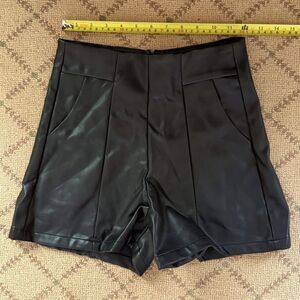 High waisted Faux Leather Wide legs fitted shorts S